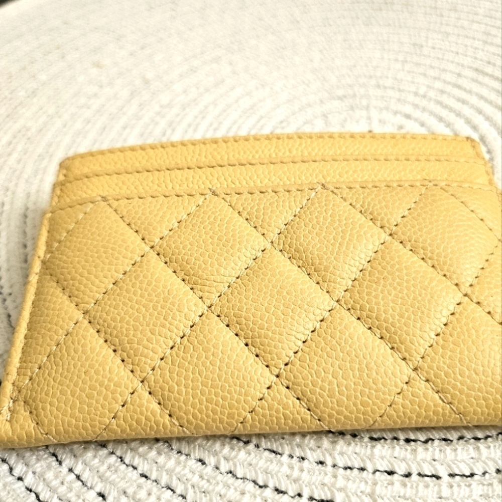 Rare Chanel Boy Card Holder – Yellow Caviar Leather, Full Set, Giftable - Picture 4 of 6
